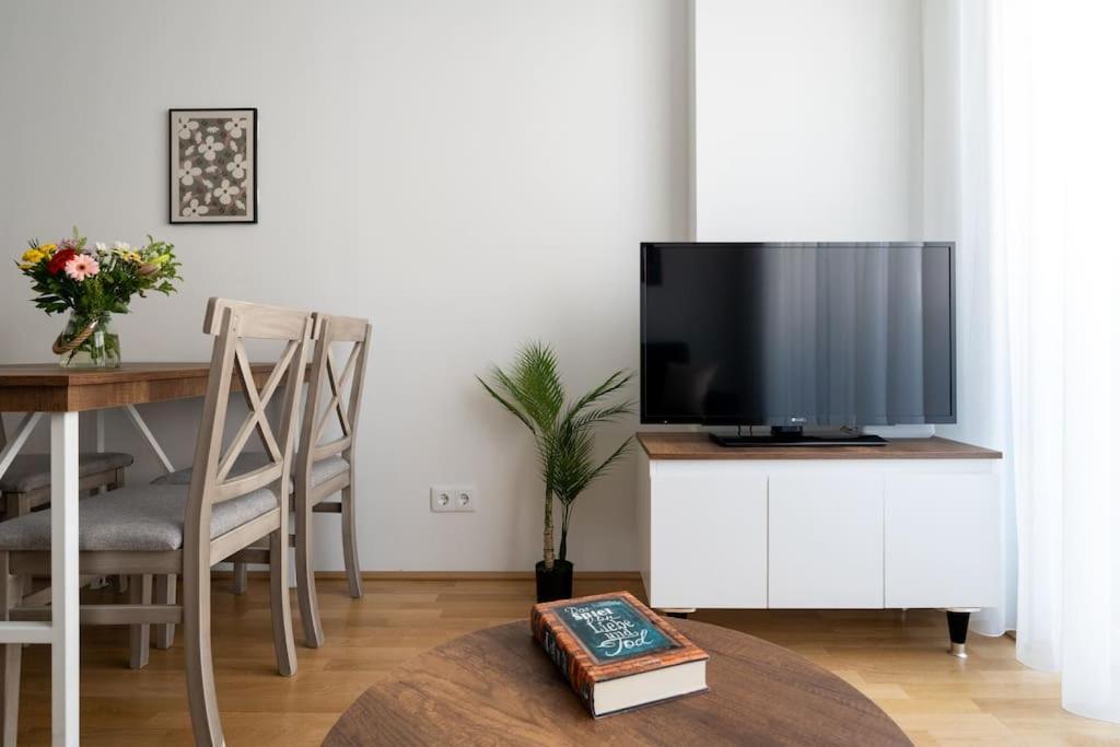 Cute 1Br Hideaway & City Quick By Hm Wenen Buitenkant foto
